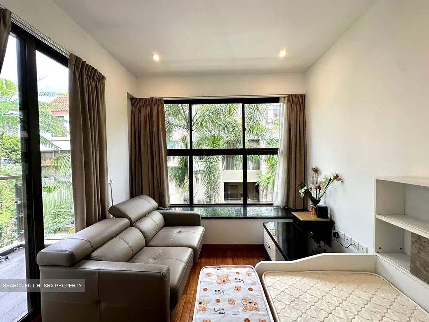 Holland Link (D10), Terrace #598171921